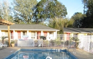 Swimming Pool 7 Americas Best Value Inn Starke