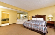 Bedroom 2 Americas Best Value Inn Starke