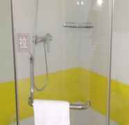 In-room Bathroom 3 7 Days Inn Changchun Train Station Branch