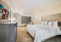 In-room Bathroom 4 Days Inn by Wyndham Chula Vista/San Diego