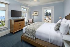 Bedroom Glorietta Bay Inn