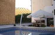 Hồ bơi 5 Oasis Backpackers' Hostel Sevilla