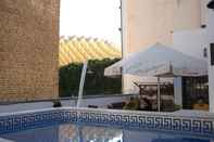 Swimming Pool Oasis Backpackers' Hostel Sevilla