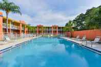 สระว่ายน้ำ Americas Best Value Inn Sarasota
