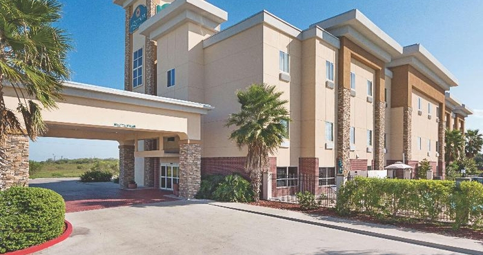 Exterior La Quinta Inn & Suites by Wyndham Mathis