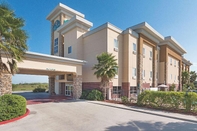 Exterior La Quinta Inn & Suites by Wyndham Mathis