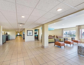 Lobby 2 La Quinta Inn & Suites by Wyndham Mathis