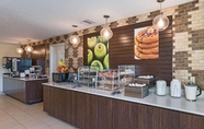 Restaurant 2 La Quinta Inn & Suites by Wyndham Mathis