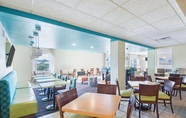 Restaurant 4 La Quinta Inn & Suites by Wyndham Mathis