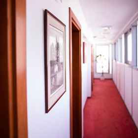 Bosnia hotel 1, 酒店 Sarajevo International Airport (SJJ)