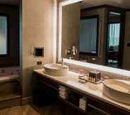 In-room Bathroom 6 Tulalip Resort Casino