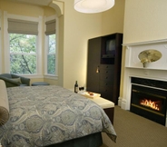 Bedroom 7 Healdsburg Inn on the Plaza