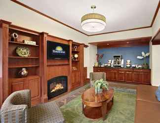 Lobby 2 Days Inn by Wyndham Penn State