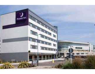 Exterior 2 Premier Inn Southampton City Centre (West Quay)