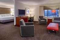 Common Space Drury Plaza Hotel at the Arch