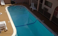 Swimming Pool 2 Econo Lodge Gilroy