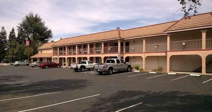 Common Space Econo Lodge Gilroy