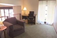 Common Space La Quinta Inn & Suites Stamford