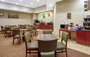 Restaurant 3 La Quinta Inn & Suites Stamford