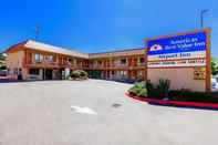 Exterior Americas Best Value Airport Inn