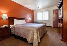 卧室 6 Americas Best Value Airport Inn