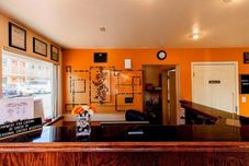 大堂 Americas Best Value Airport Inn