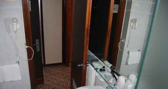 In-room Bathroom River Palace