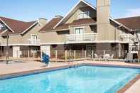 Hồ bơi Hawthorn Suites By Wyndham Holland/Toledo Area