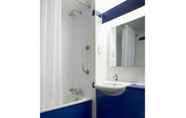 In-room Bathroom 7 Travelodge Holyhead