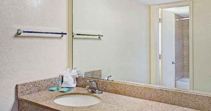 In-room Bathroom Seaside Inn - Saint Augustine Beach