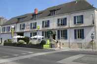 Exterior Logis Hotellerie du Cheval Blanc