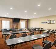 Dewan Majlis 6 Country Inn & Suites by Radisson, Topeka West, KS
