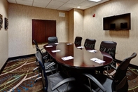 Functional Hall Holiday Inn Express Wichita Northwest - Airport Ar