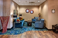 Lobby Holiday Inn Express Wichita Northwest - Airport Ar