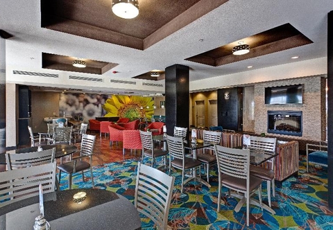 Bar, Cafe and Lounge Holiday Inn Express Wichita Northwest - Airport Ar