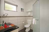 Phòng tắm bên trong 151 On London Motel & Conference Centre