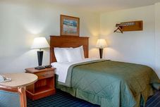 Bedroom Super 8 By Wyndham Vancouver East