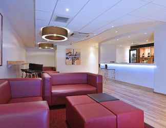 Lobby 2 Travelodge Worcester