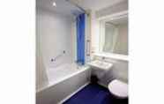 Phòng tắm bên trong 2 Travelodge Arundel Fontwell