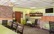 Bar, Cafe and Lounge 3 Travelodge by Wyndham Dawson Creek
