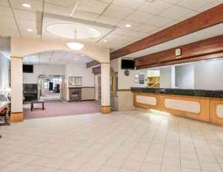 Lobby 2 Howard Johnson by Wyndham Kitchener Conestoga