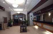 Lobby 2 Howard Johnson by Wyndham Kitchener Conestoga