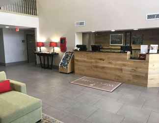 Lobi 2 Country Inn & Suites Richmond-I-95 Sout