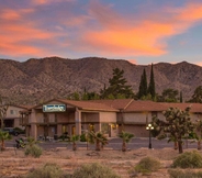 Exterior 2 Travelodge Inn & Suites by Wyndham Yucca Valley