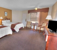 Bedroom 3 Travelodge Inn & Suites by Wyndham Yucca Valley