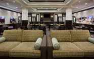 Lobi 2 Holiday Inn Express & Suites New Liskeard