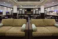 Lobby Holiday Inn Express & Suites New Liskeard