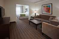 Common Space Holiday Inn Express & Suites New Liskeard