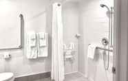 In-room Bathroom 5 Quality Inn & Conference Centre Kingston Central