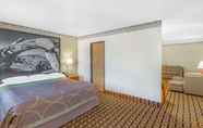 Bedroom 5 Super 8 by Wyndham Grants Pass